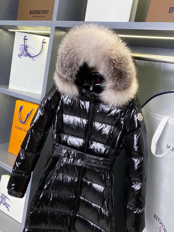 A long female Down jacket from collar of fox fur фото 2