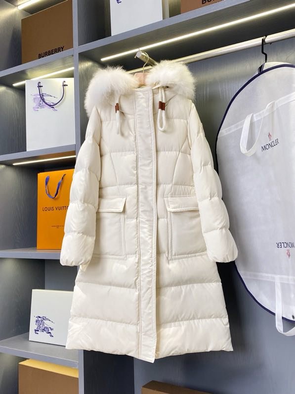 A long female Down jacket from collar of fox fur фото 2