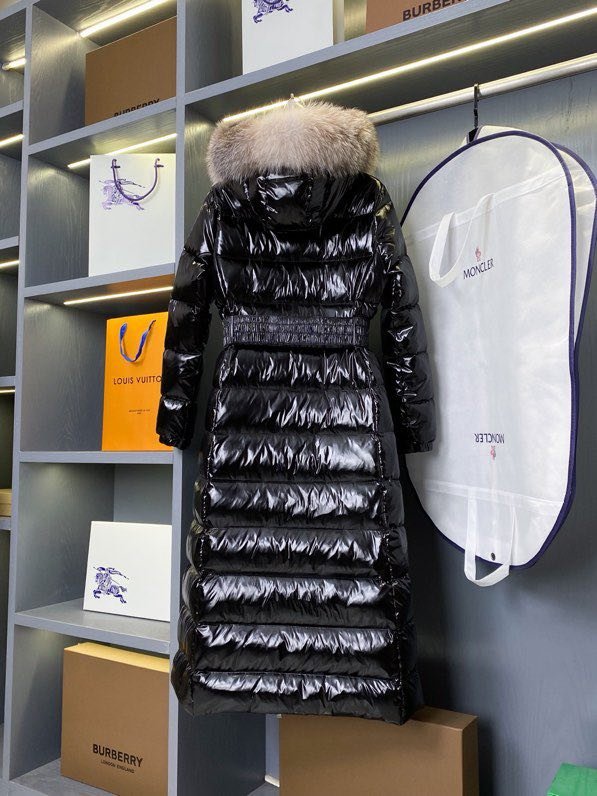 A long female Down jacket from collar of fox fur фото 3