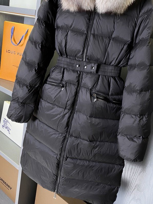 A long female Down jacket from collar of fox fur фото 4