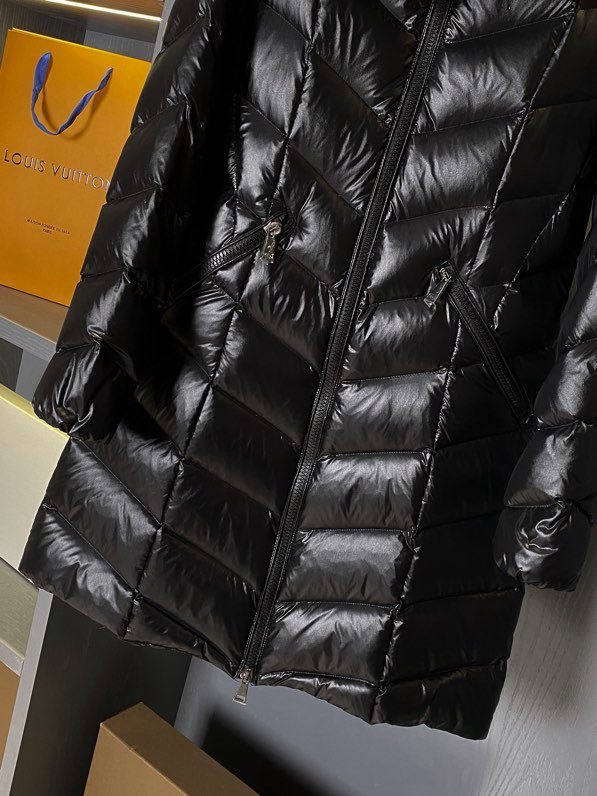 A long female Down jacket from collar of fox fur фото 4