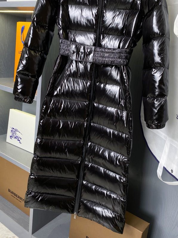 A long female Down jacket from collar of fox fur фото 4