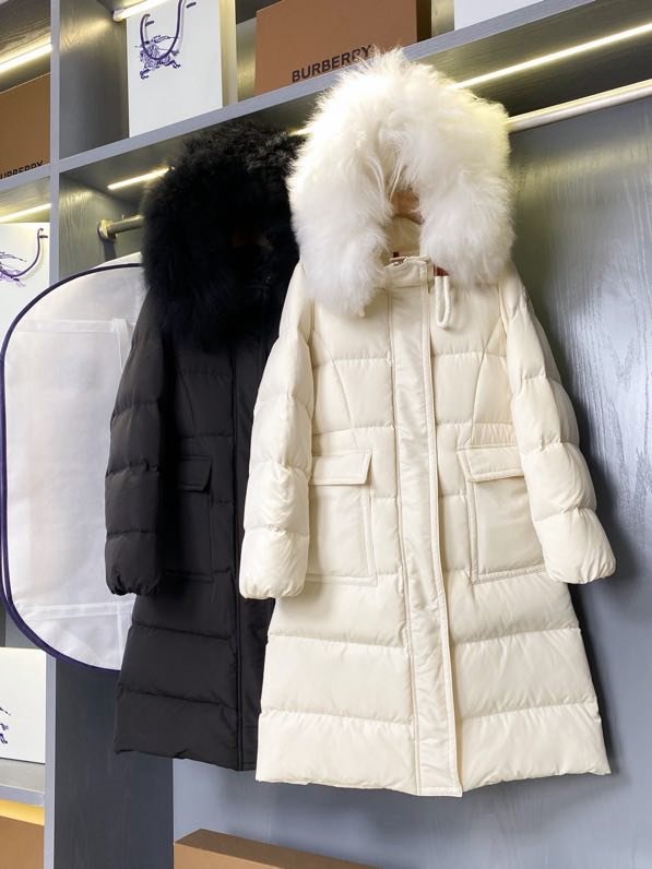 A long female Down jacket from collar of fox fur фото 4