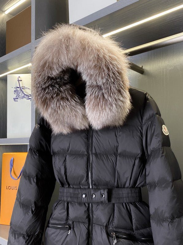 A long female Down jacket from collar of fox fur фото 5