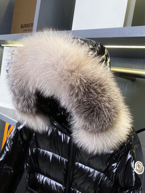 A long female Down jacket from collar of fox fur фото 5