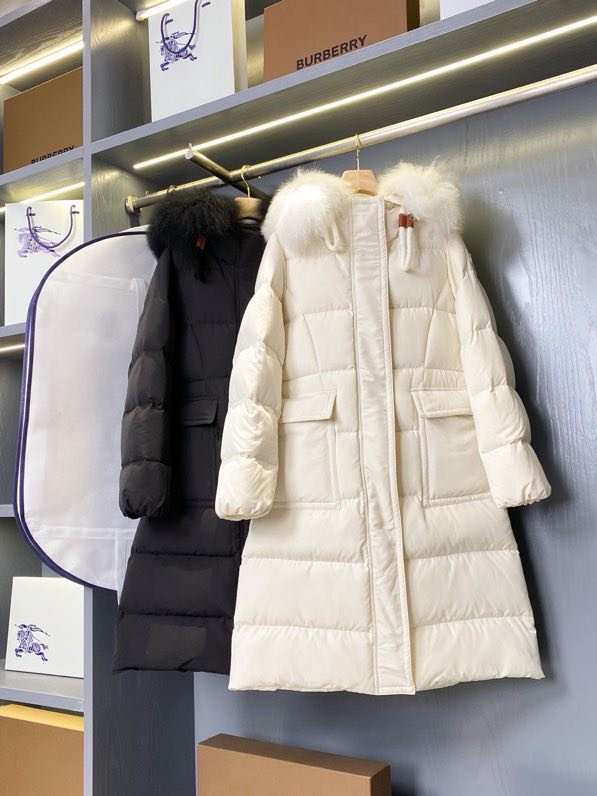 A long female Down jacket from collar of fox fur фото 5