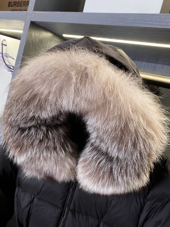 A long female Down jacket from collar of fox fur фото 6