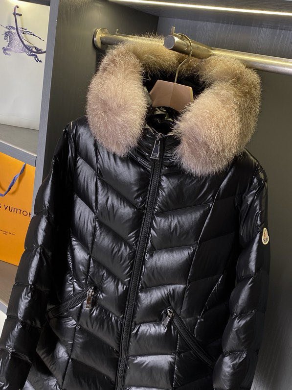 A long female Down jacket from collar of fox fur фото 6