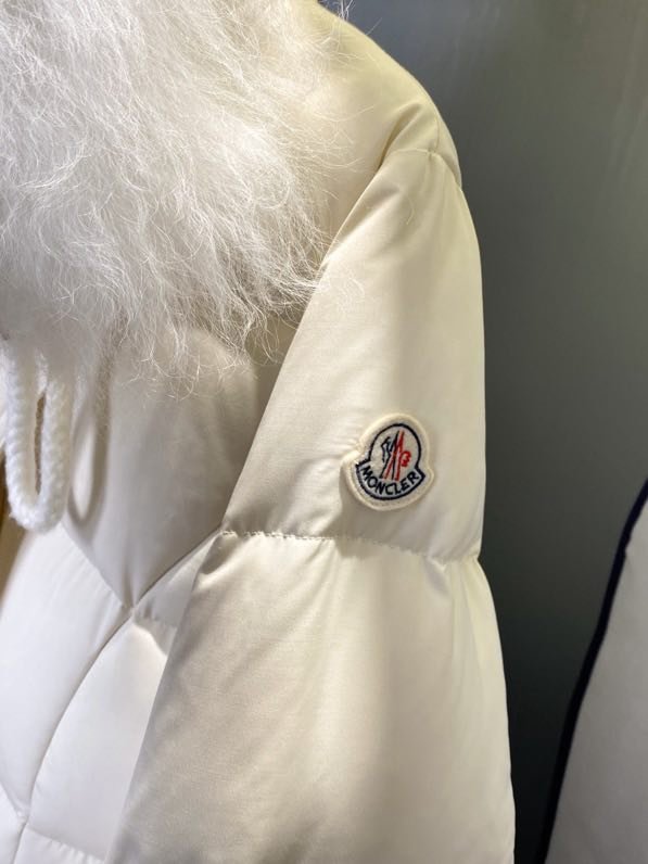 A long female Down jacket from collar of fox fur фото 6