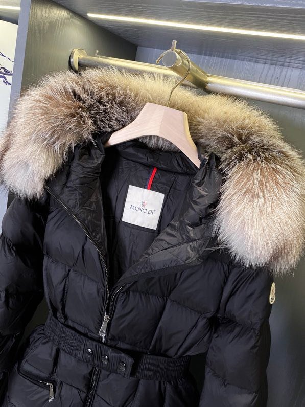 A long female Down jacket from collar of fox fur фото 9