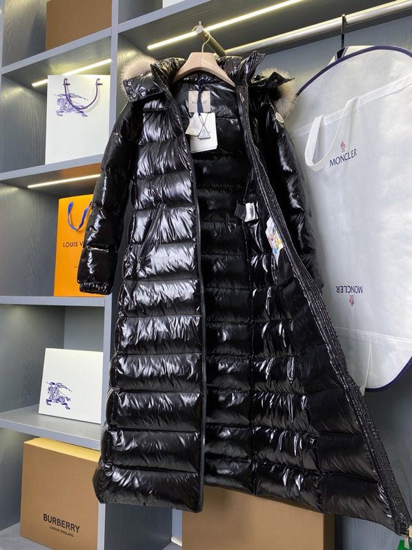 A long female Down jacket from collar of fox fur фото 9