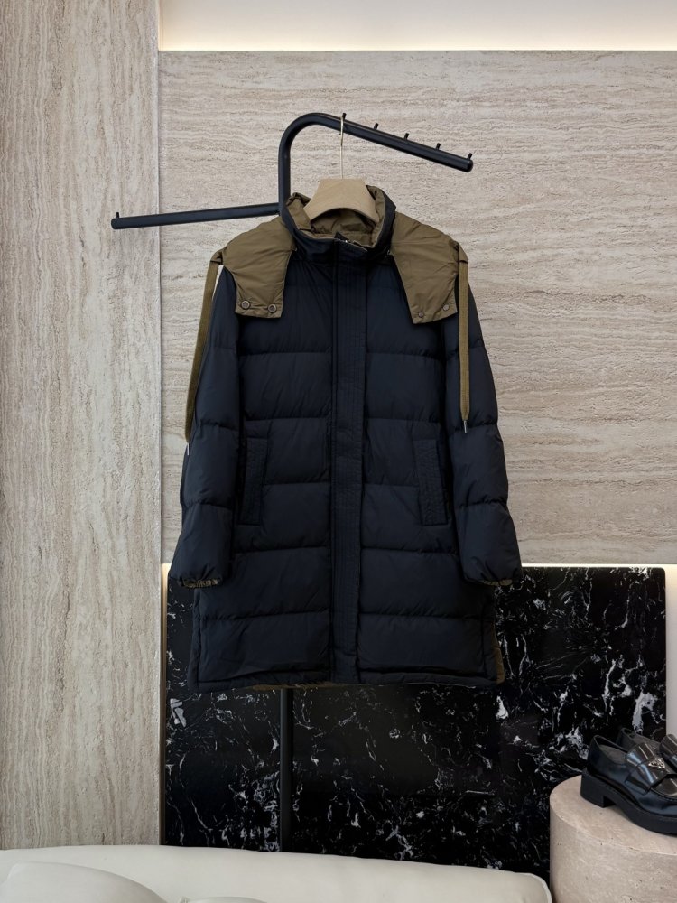 Длинный женский пуховик