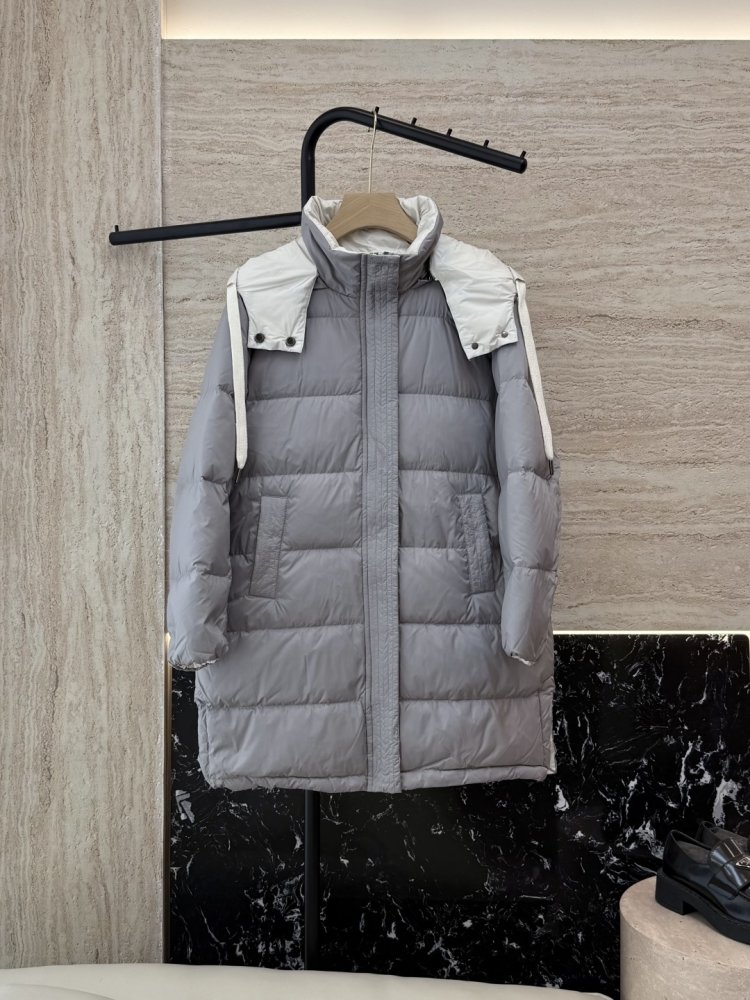 Длинный женский пуховик