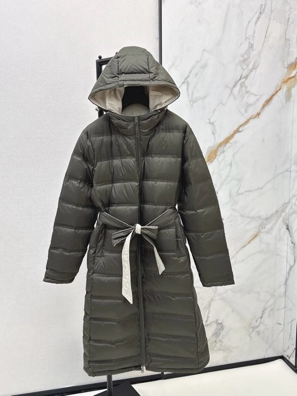 Длинный женский пуховик