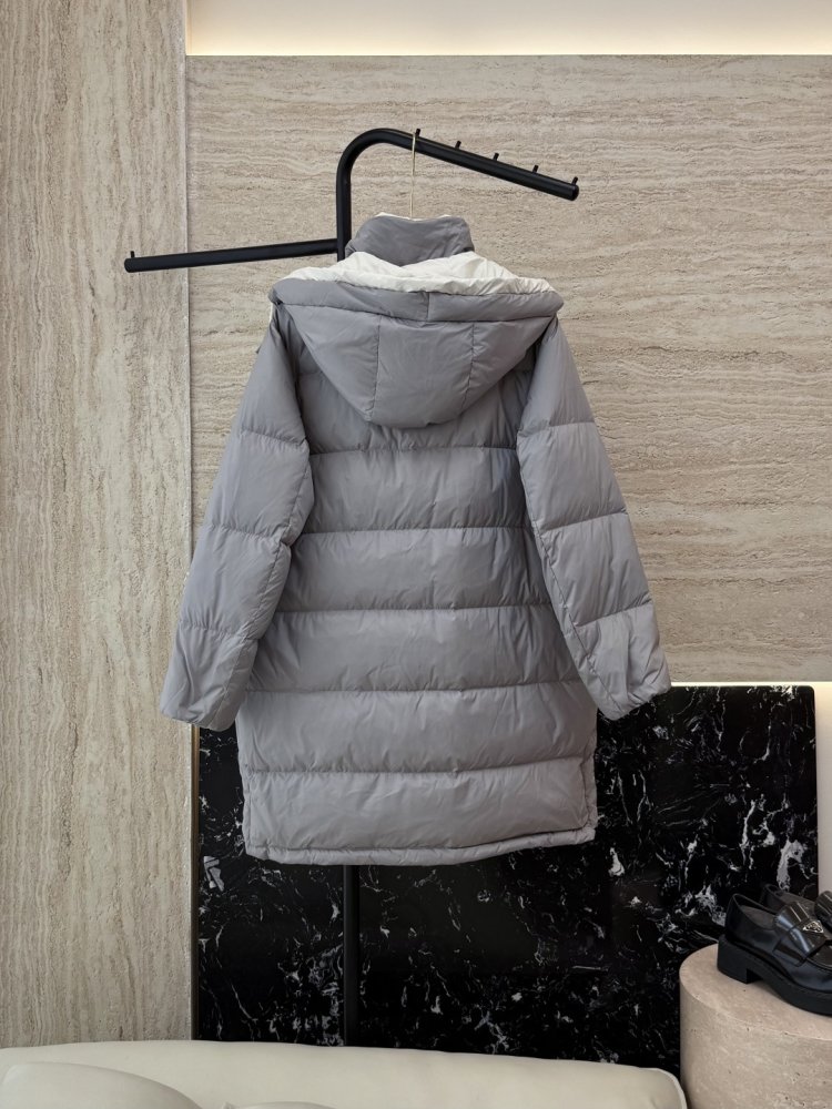 Длинный женский пуховик фото 2