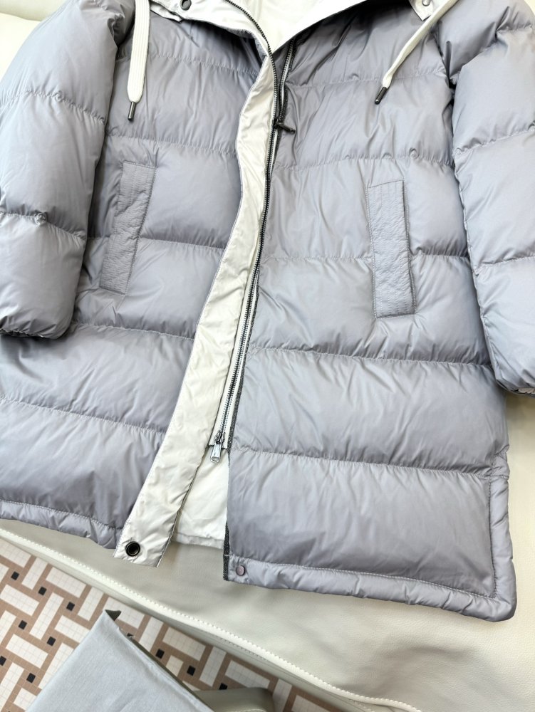 Длинный женский пуховик фото 8