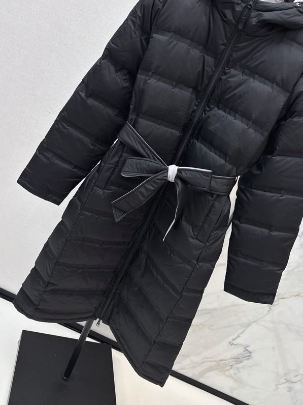 Длинный женский пуховик фото 9