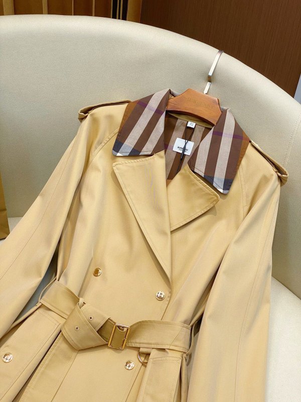 Длинный женский тренч с клетчатым воротником фото 3