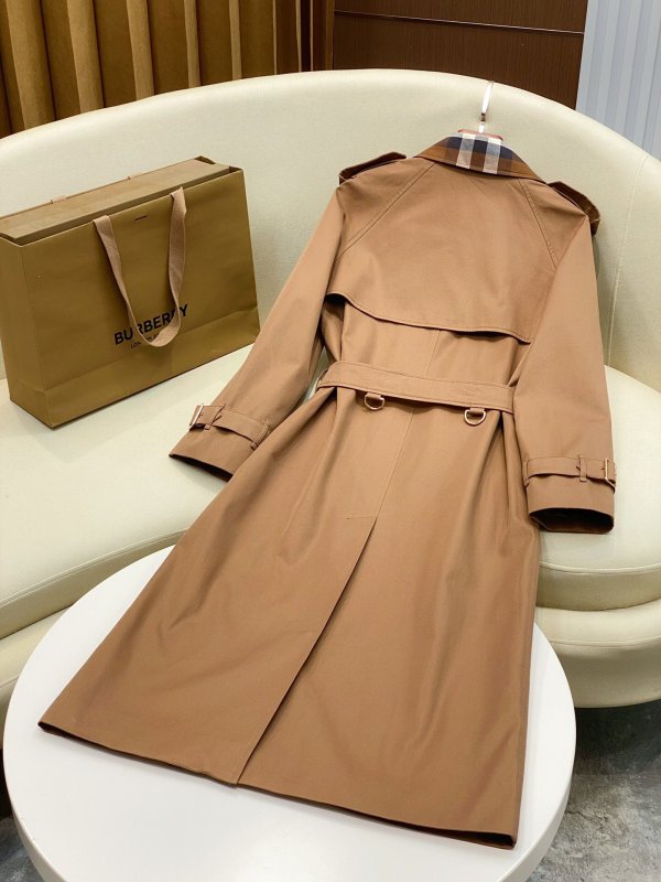 Длинный женский тренч с клетчатым воротником фото 8