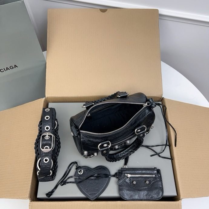 Дорожная кожаная сумка 20 см фото 6