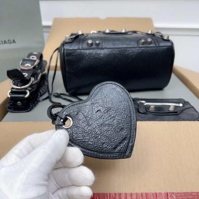 Дорожная кожаная сумка 20 см фото 8