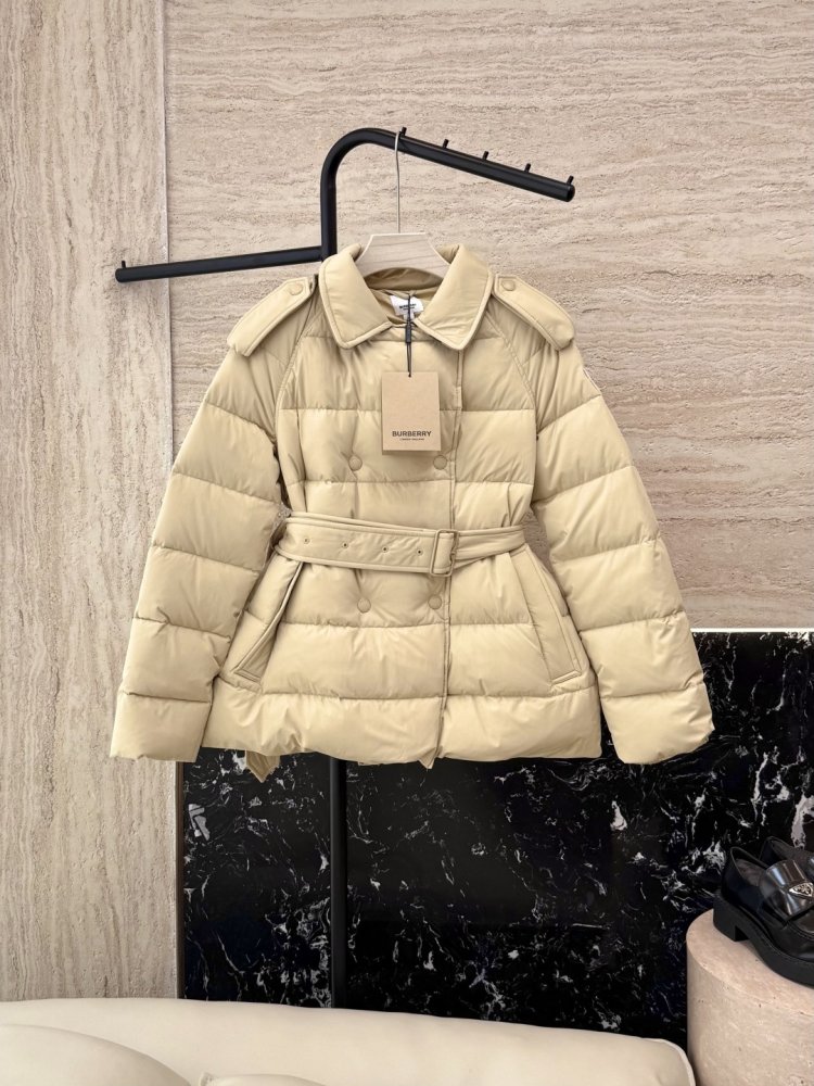 Двубордный короткий пуховик женский