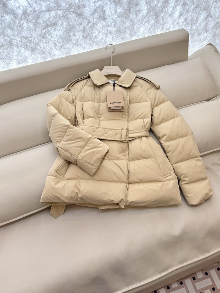 Двубордный короткий пуховик женский фото 3