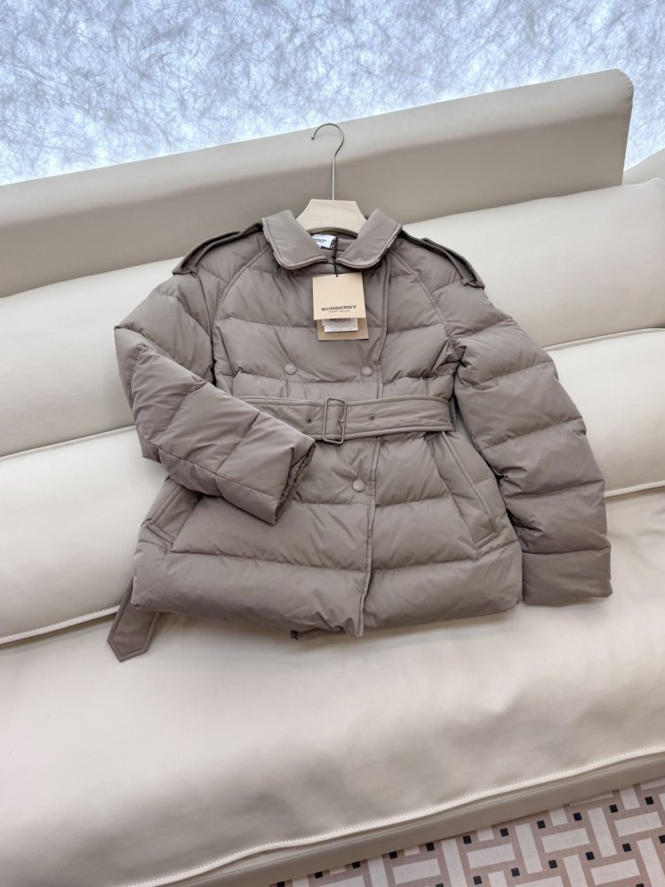 Двубордный короткий пуховик женский фото 3