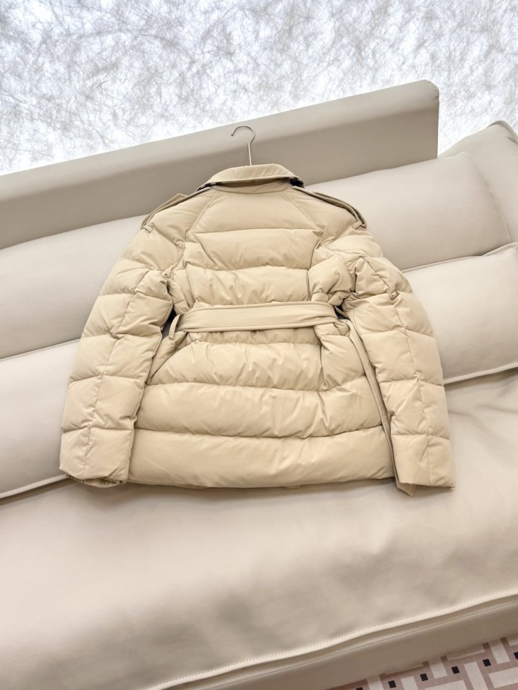 Двубордный короткий пуховик женский фото 4