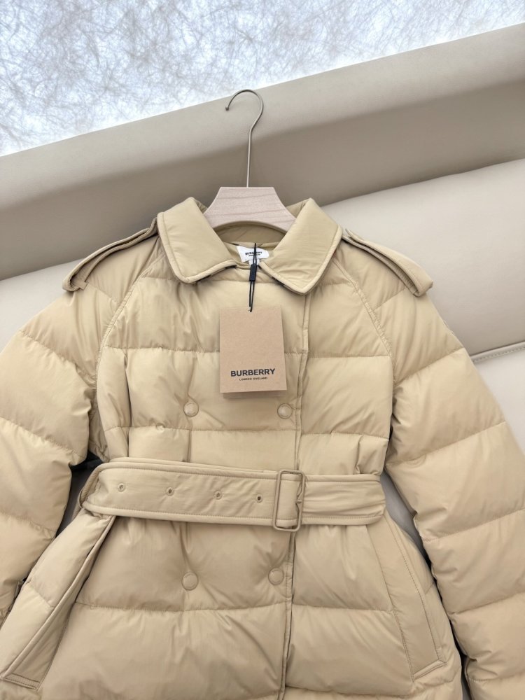 Двубордный короткий пуховик женский фото 6