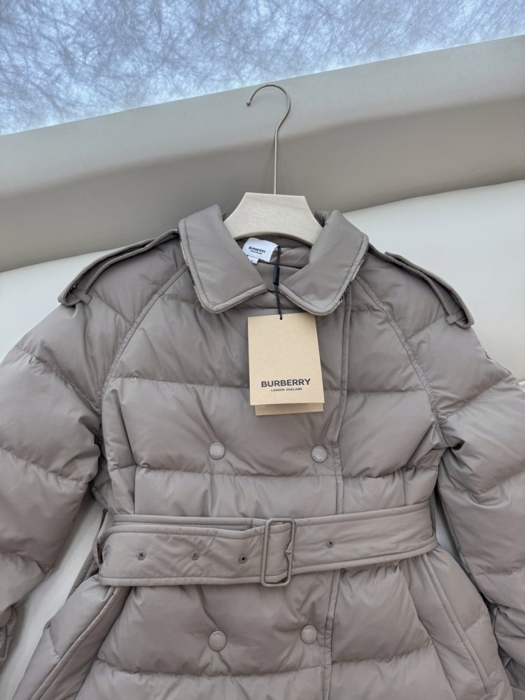 Двубордный короткий пуховик женский фото 6