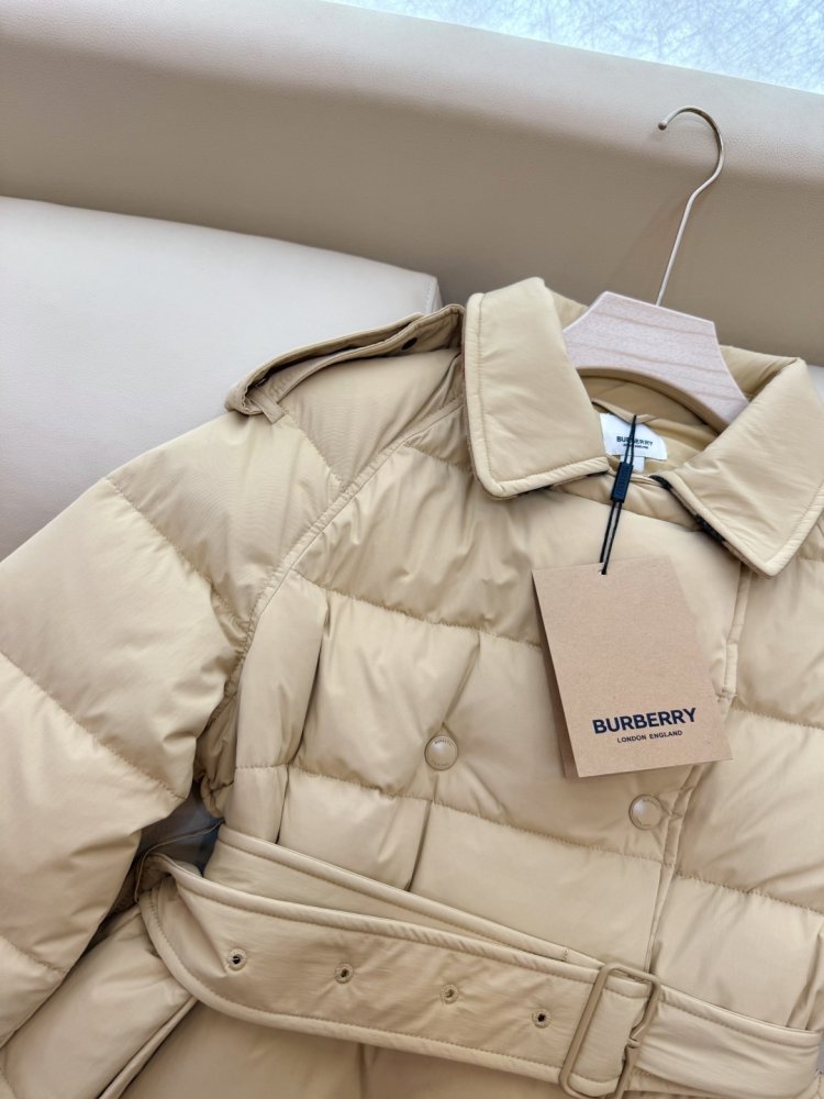 Двубордный короткий пуховик женский фото 7