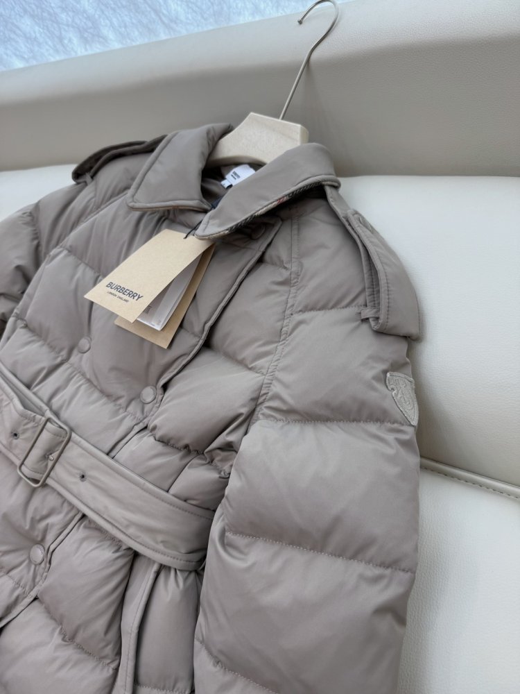 Двубордный короткий пуховик женский фото 7