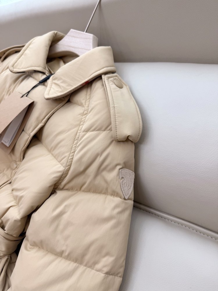 Двубордный короткий пуховик женский фото 8