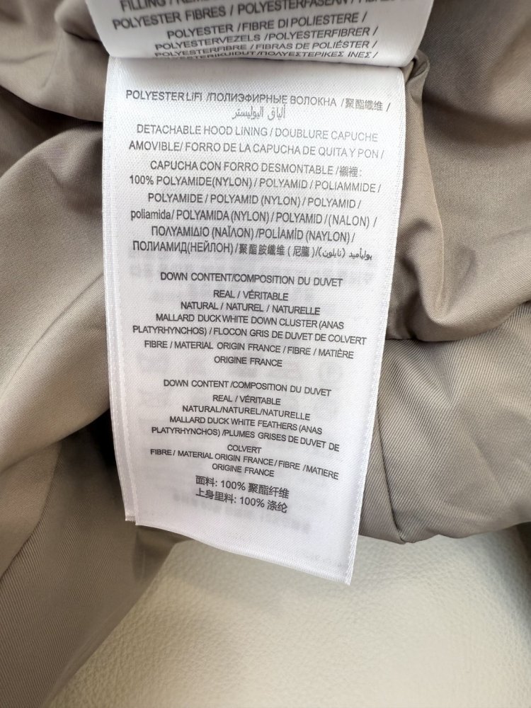 Двубордный короткий пуховик женский фото 9