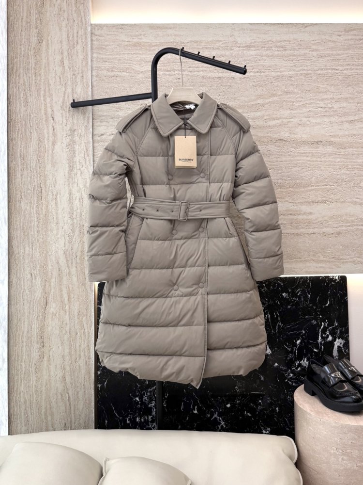 Двубордный пуховик женский