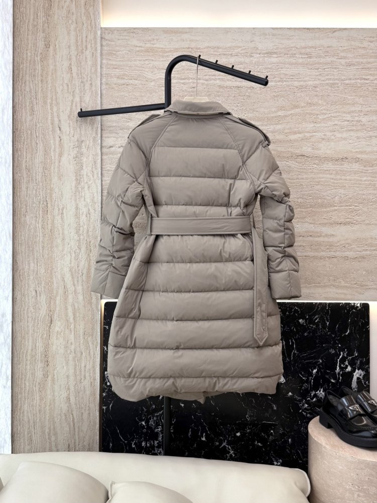 Двубордный пуховик женский фото 2