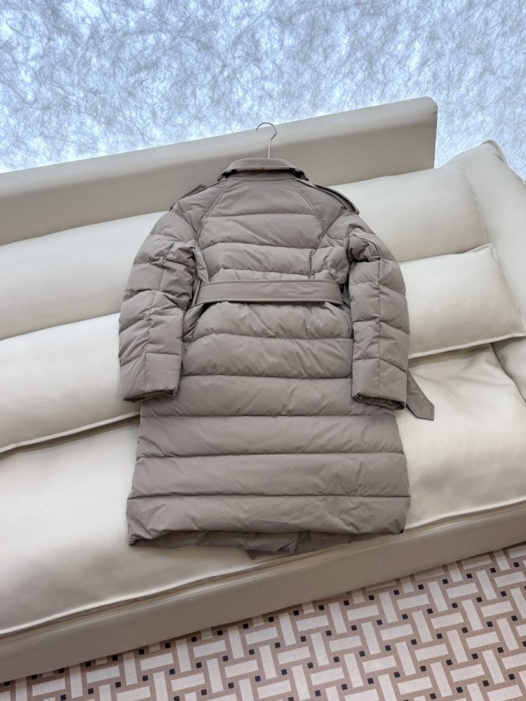 Двубордный пуховик женский фото 4