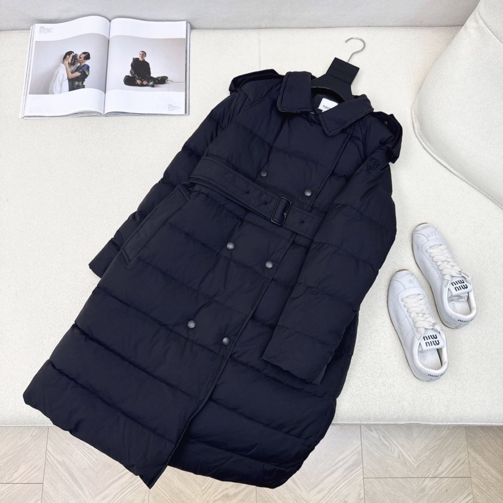 Double-breasted a long Down jacket from facings