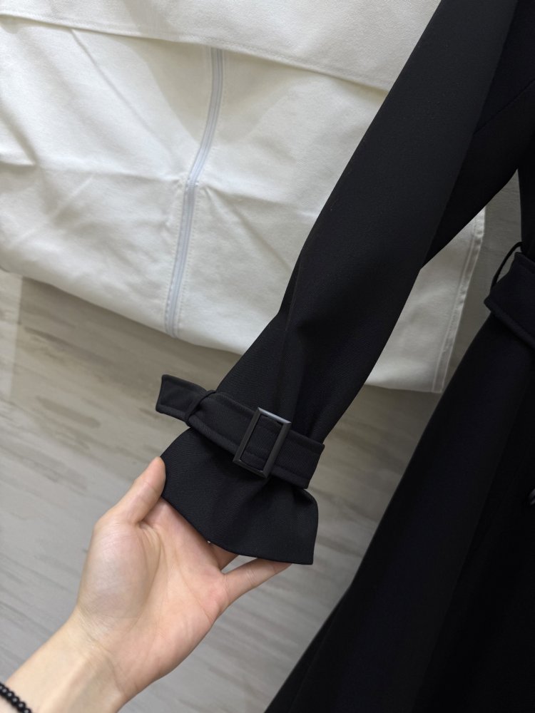 Двубортный длинный тренч фото 5