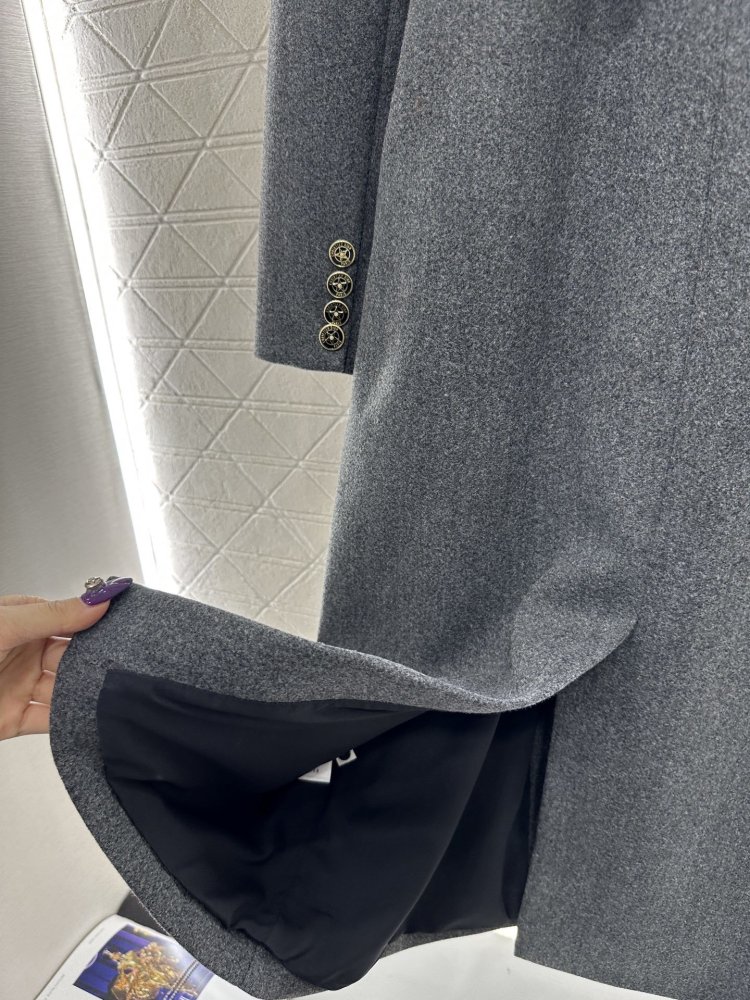 Двубортный длинный тренчкот с отворотами фото 8