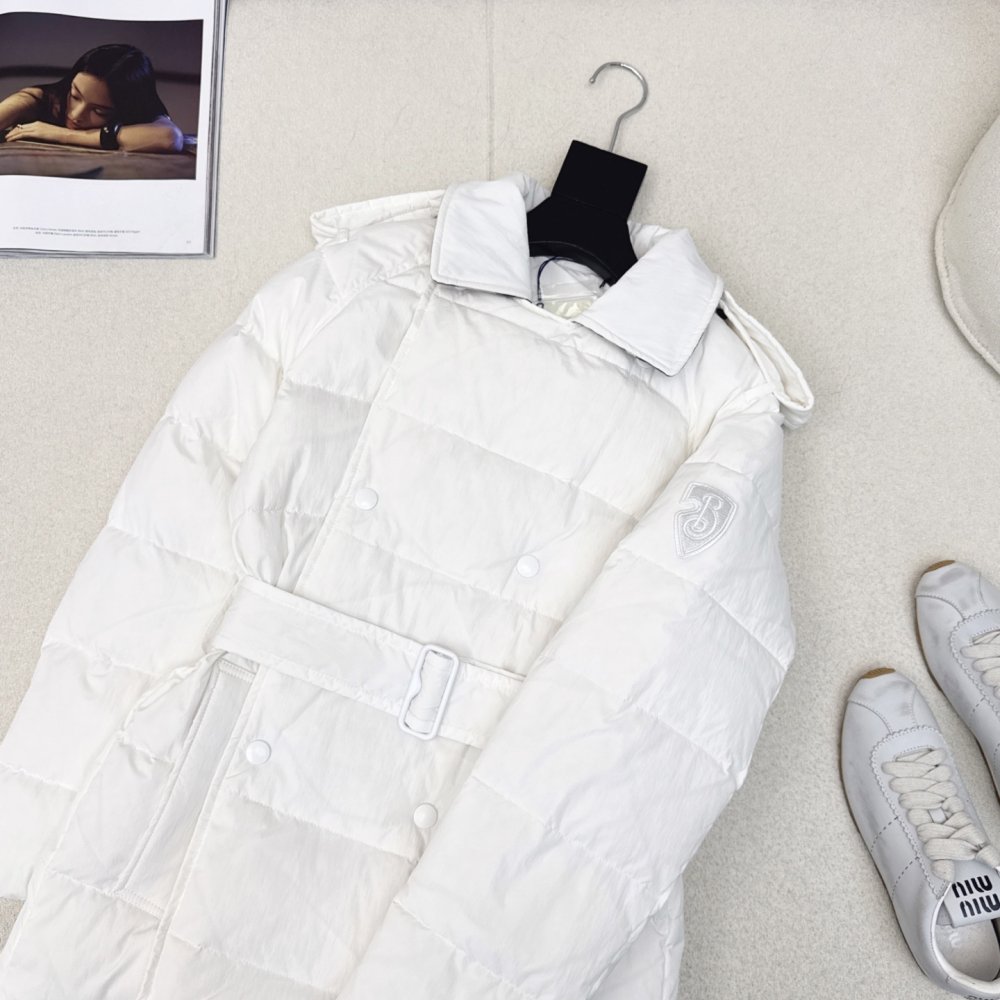 Двубортный короткий пуховик женский фото 2