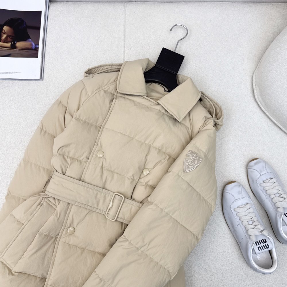 Двубортный короткий пуховик женский фото 2