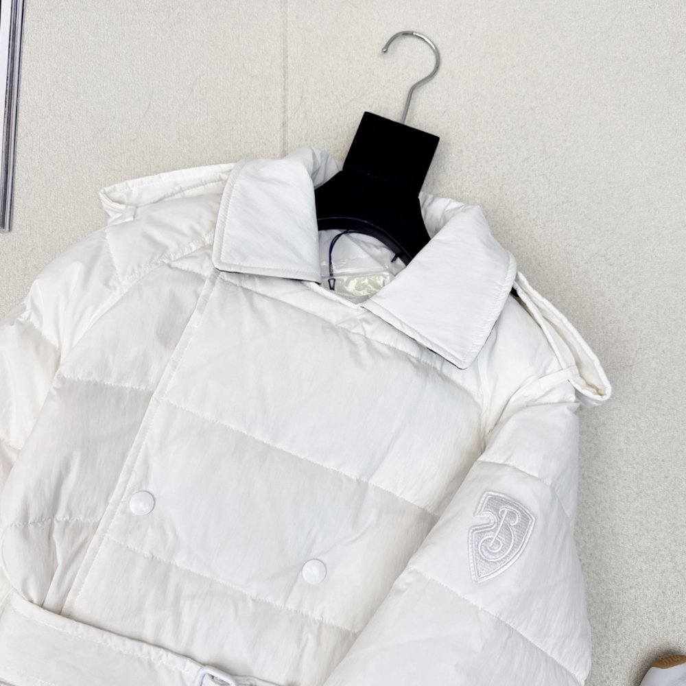 Двубортный короткий пуховик женский фото 3