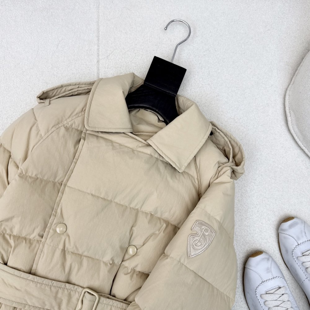 Двубортный короткий пуховик женский фото 3