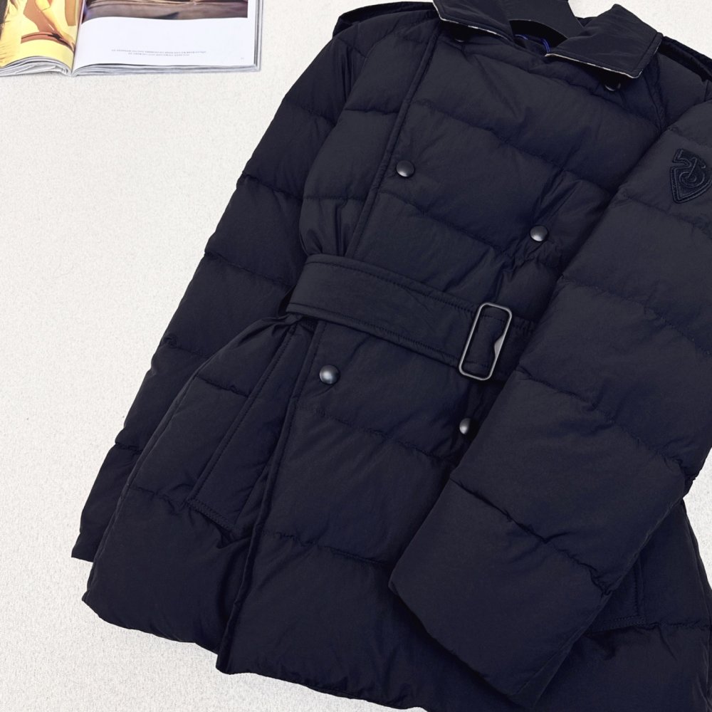 Двубортный короткий пуховик женский фото 4