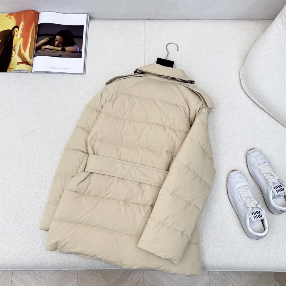 Двубортный короткий пуховик женский фото 9