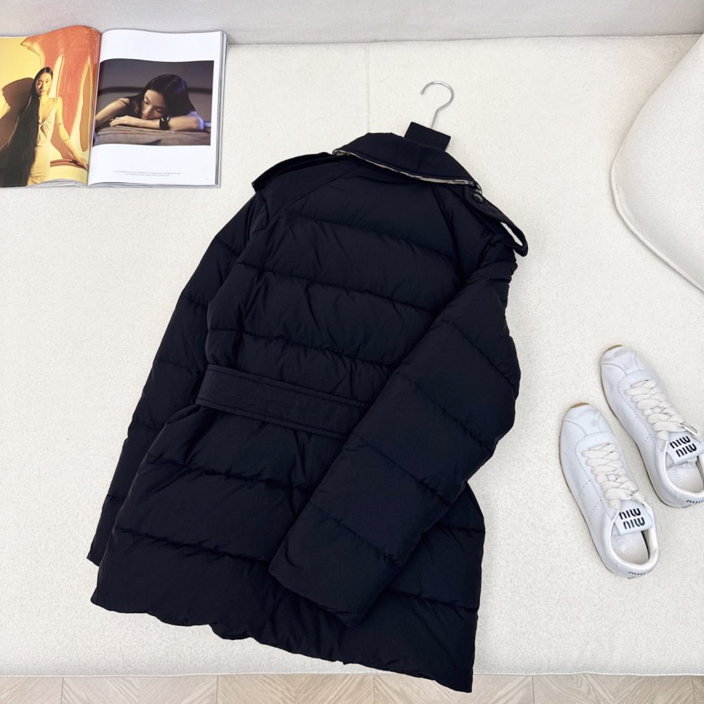 Двубортный короткий пуховик женский фото 9