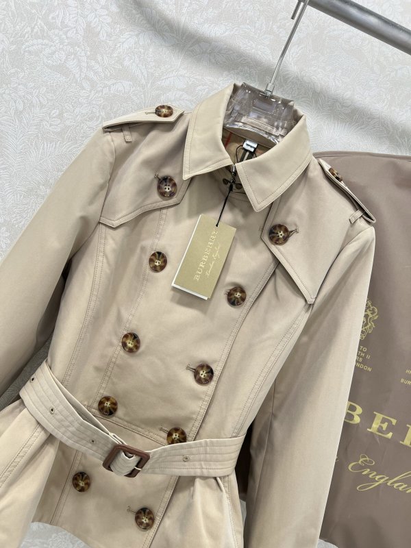 Двубортный короткий женский тренч фото 3