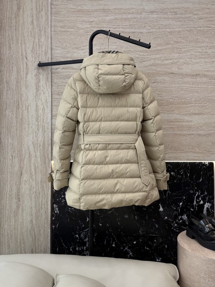 Двобортний приталений пуховик фото 2